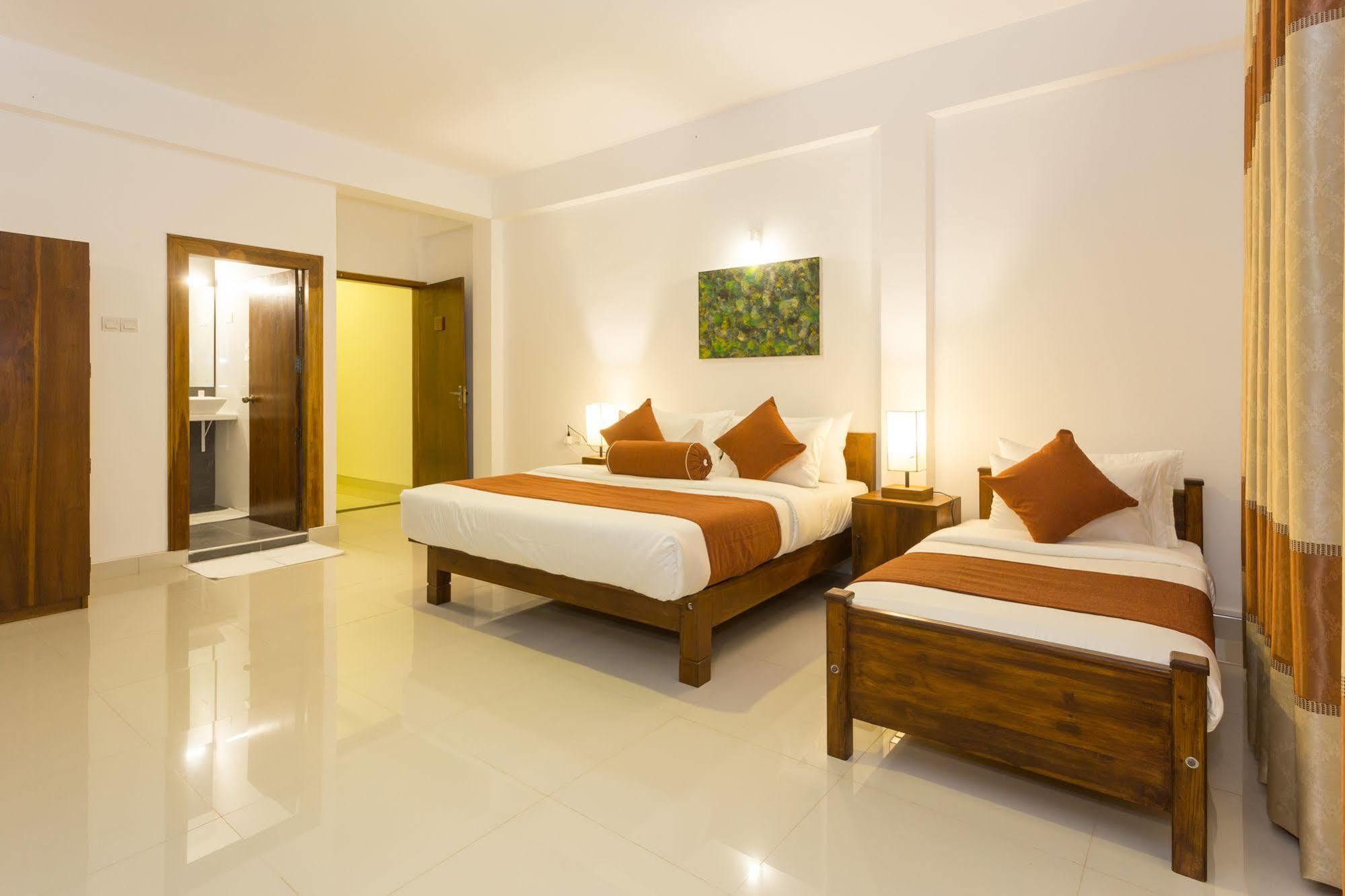 Grand Camellia Hotel Nuwara Eliya Bagian luar foto