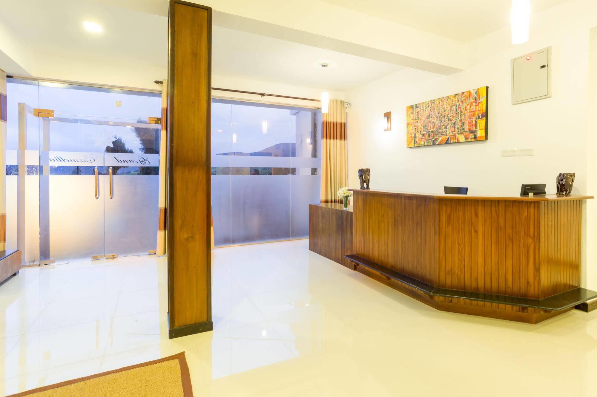 Grand Camellia Hotel Nuwara Eliya Bagian luar foto