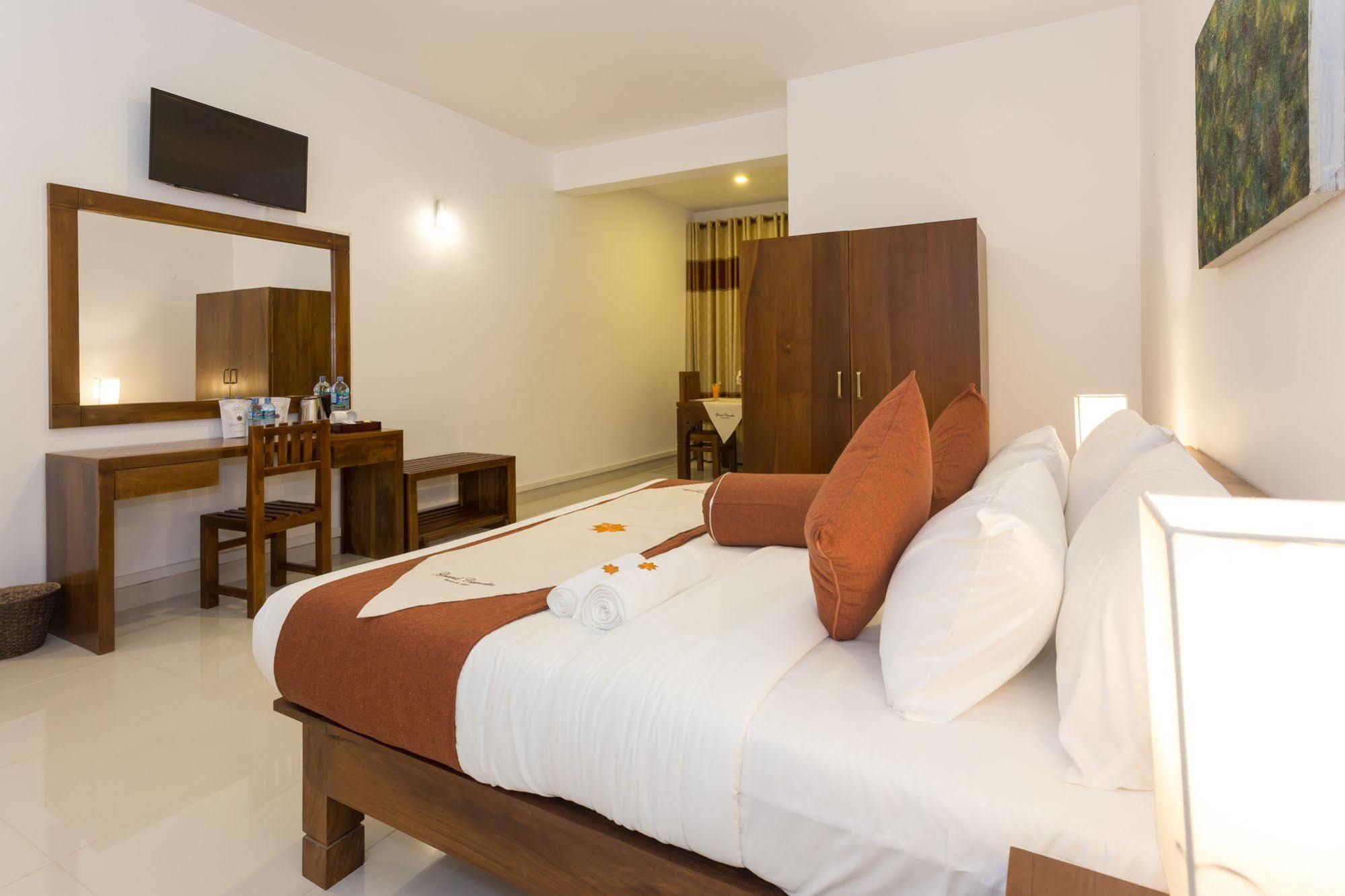 Grand Camellia Hotel Nuwara Eliya Bagian luar foto